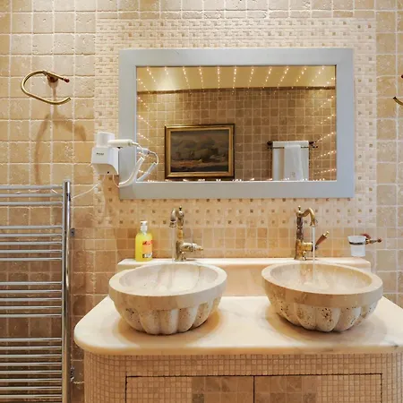 Foni Garitsa Corfu Private Jacuzzi شقة *